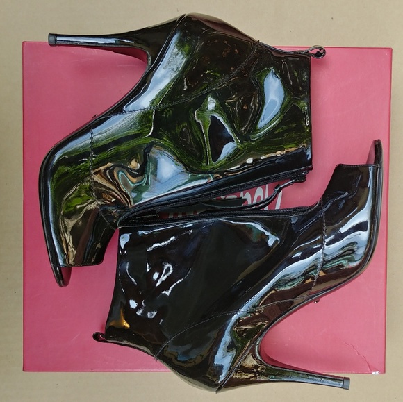 Jerome c. Rousseau andromeda patent black boots 38 - Picture 2 of 4